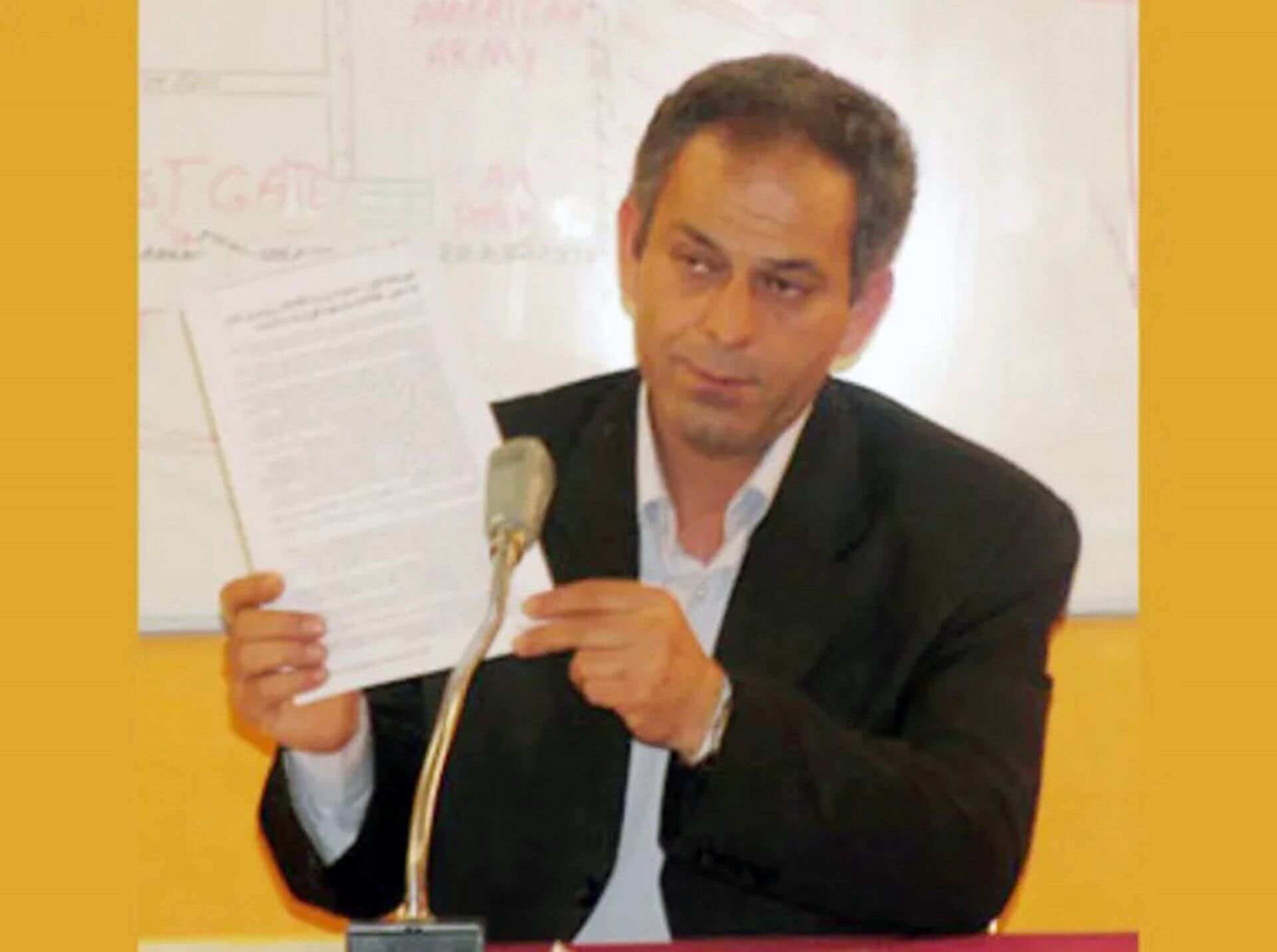 Javad FIROZMAND à la conférence de presse, juin 2005 Paris, France